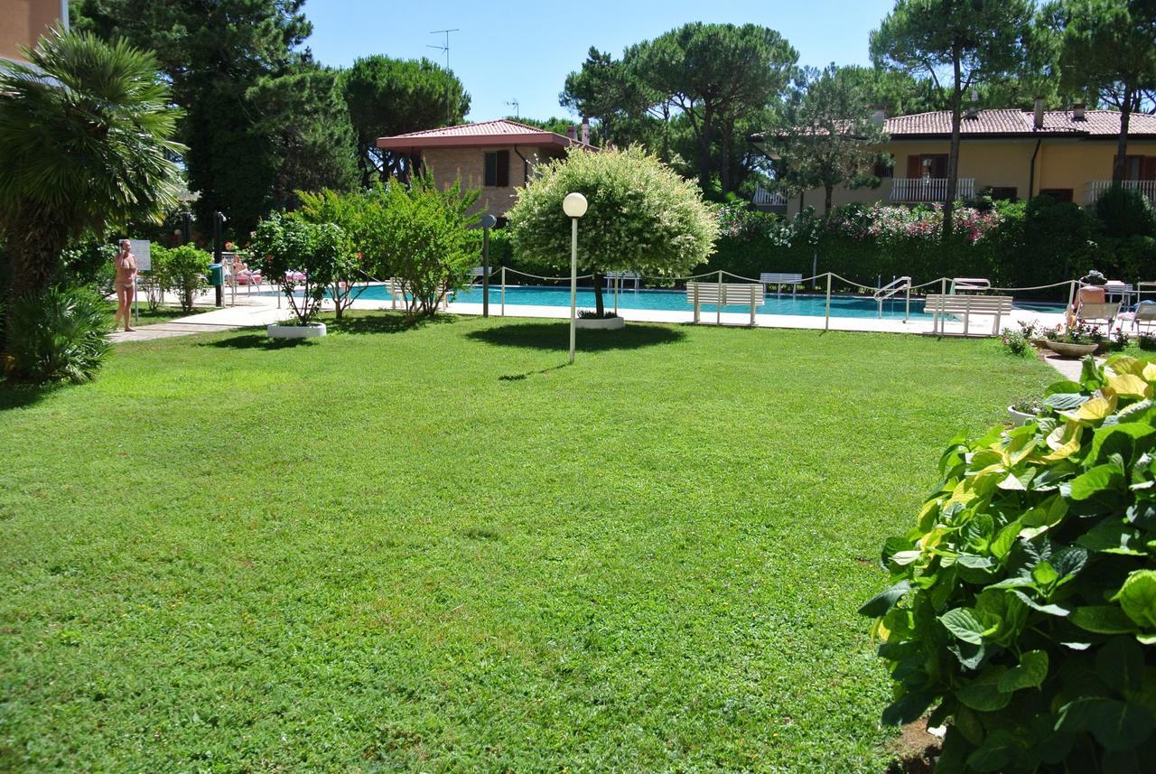 Residence Gardenia Lignano Sabbiadoro Exteriör bild